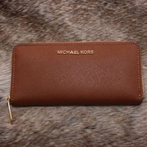 Michael Kors saffiano leather wallet *MATCHING BAG
