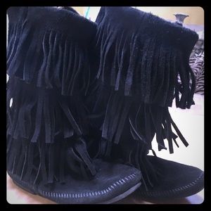 Minnetonka boots black size 8