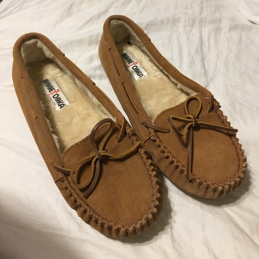 New never used minnetonka slippers