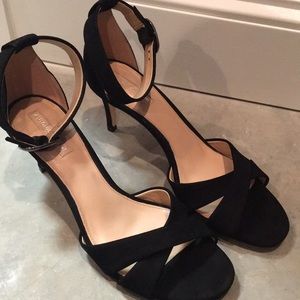 Black Antonio Melani heels!! Size: 8.5!!