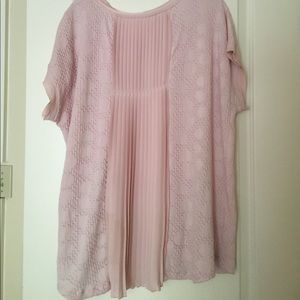 Two by Vince Camuto pink top with pleats