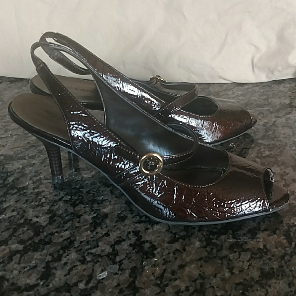 Pumps - Picture 2 of 3
