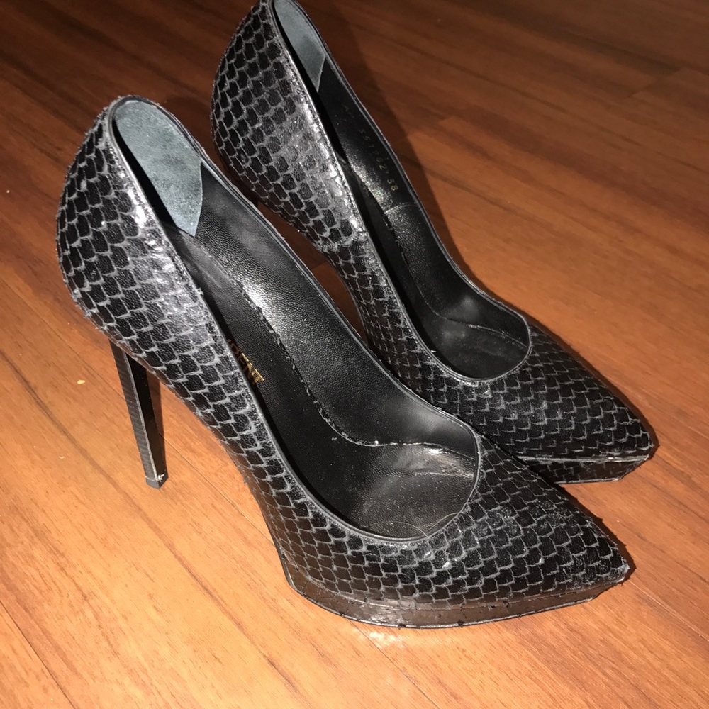 Saint Laurent YSL Paris Heels in a croc leather 38