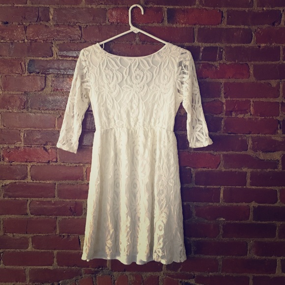 Nice Day for a White Lace Dress - Picture 1 of 4