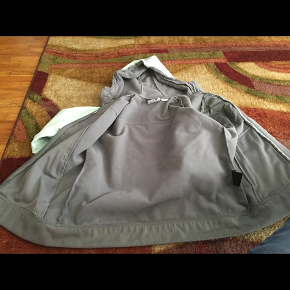 Light rain jacket with hood - Picture 3 of 3
