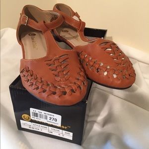 Chase & Chloe shoes NWT