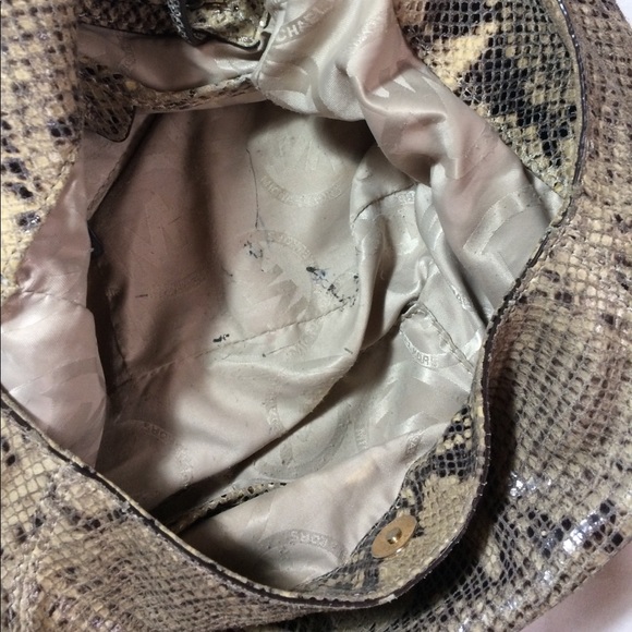 Michael Kors medium bucket purse snakeskin - Picture 6 of 8