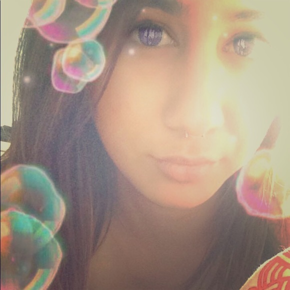 Meet your Posher! - Picture 1 of 4