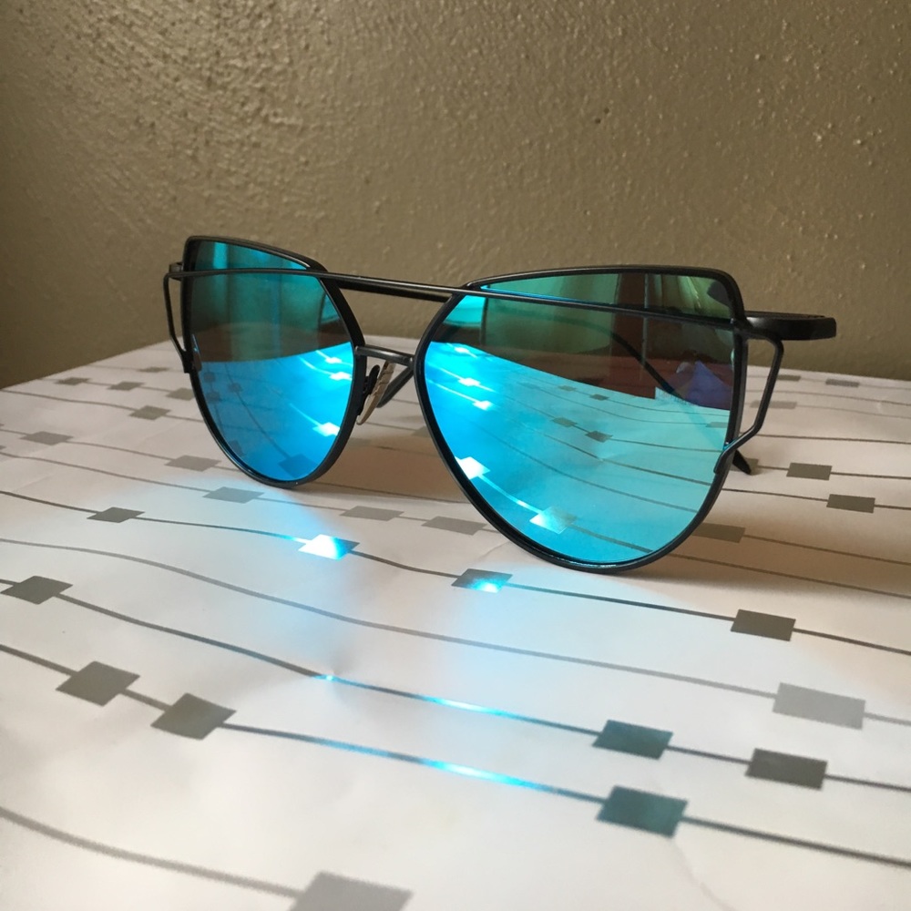 Cat Eyed Mirror Sunglasses