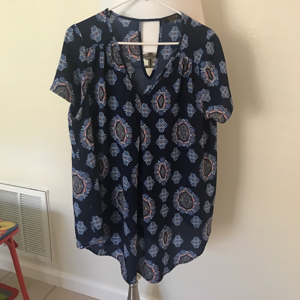 Renee C Maternity Shirt size medium, worn once