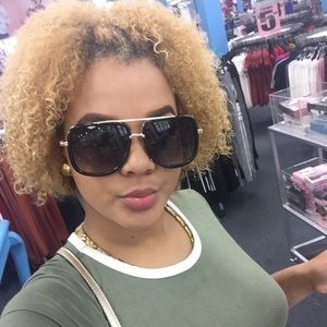 Meet your Posher, Vasquez