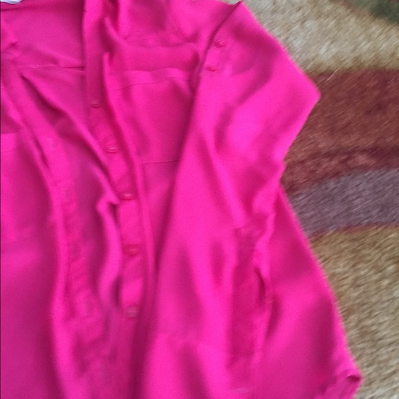 Blouse with roll up sleeves that button - Picture 2 of 3