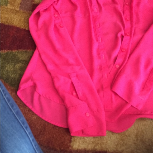 Blouse with roll up sleeves that button - Picture 3 of 3