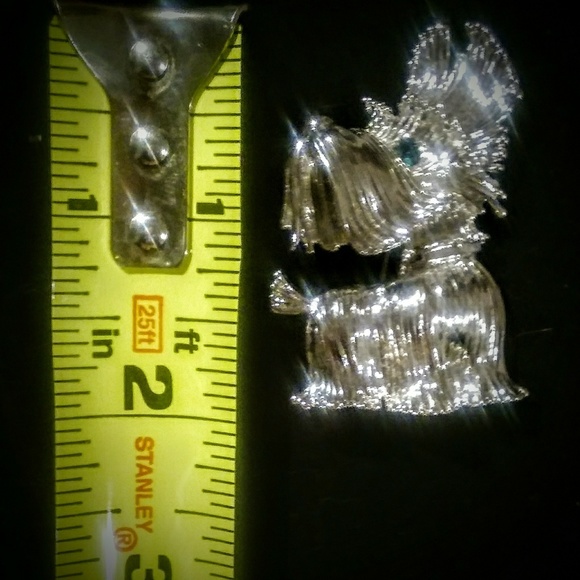 Silver Toned Brooch - Blue Eyed Dog - Picture 3 of 3