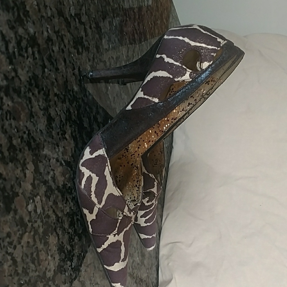 Pumps - Picture 3 of 4