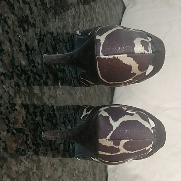 Pumps - Picture 2 of 4