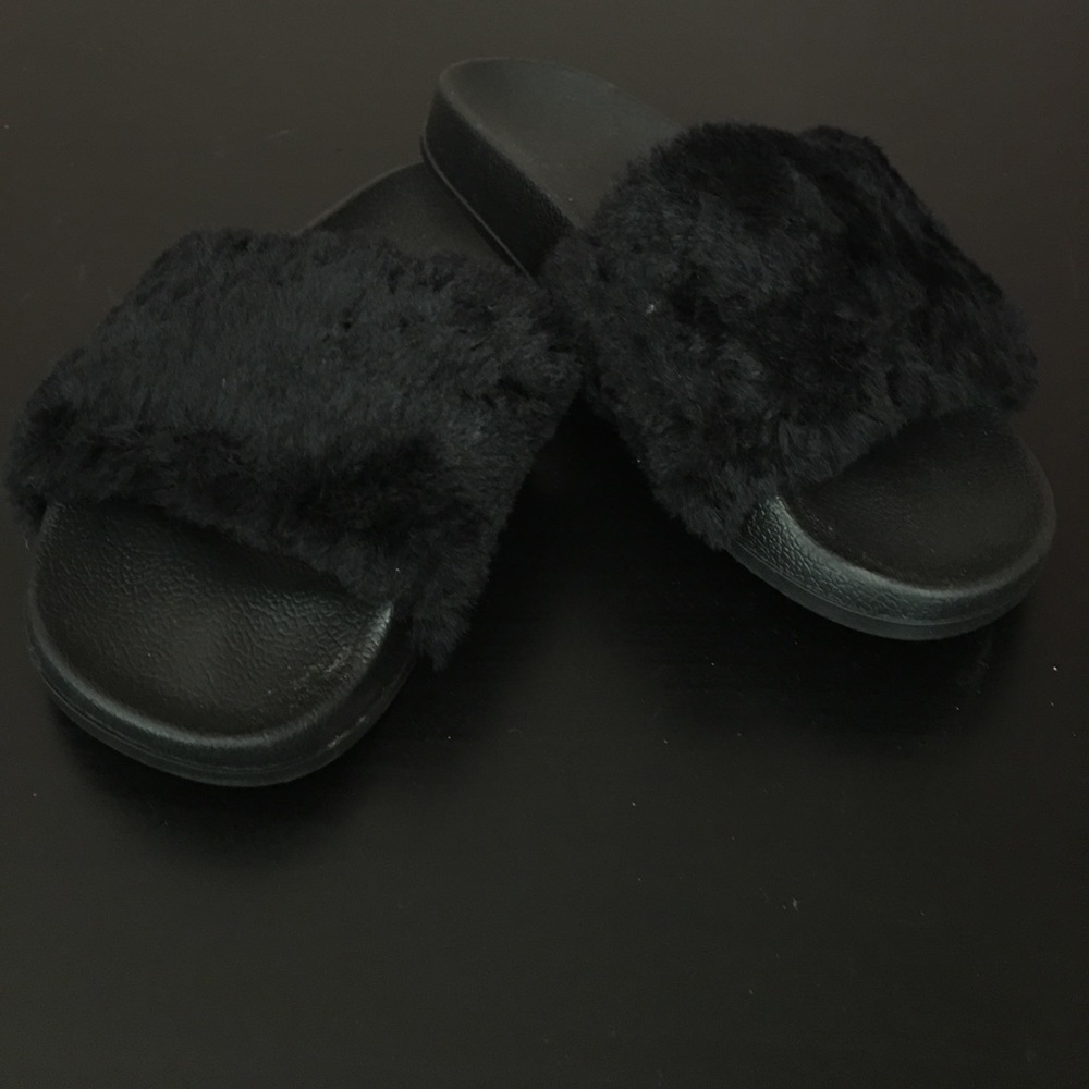 Black Faux Fur Fuzzy Slides