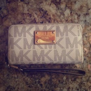 Michael Kors Wallet/Wristlet