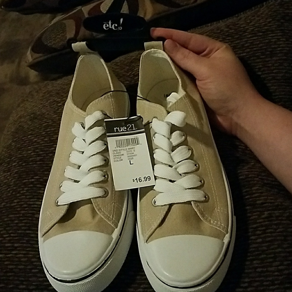 Rue 21 canvas shoes