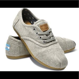 Grey Toms cordones