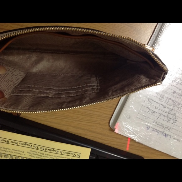 Michael Kors  Authentic Wristlet.. - Picture 3 of 5