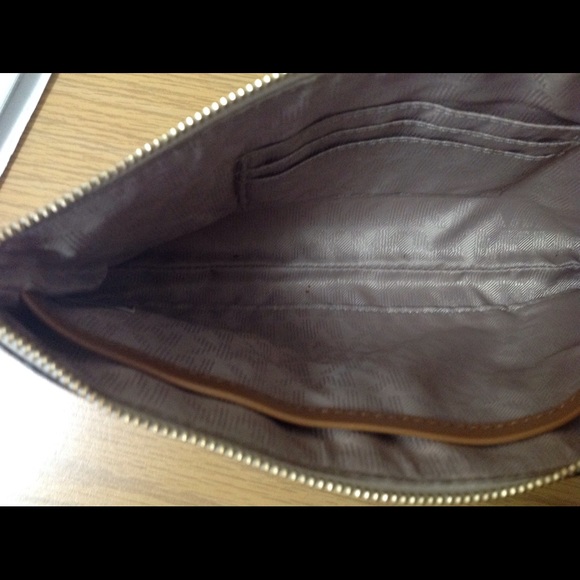 Michael Kors  Authentic Wristlet.. - Picture 5 of 5