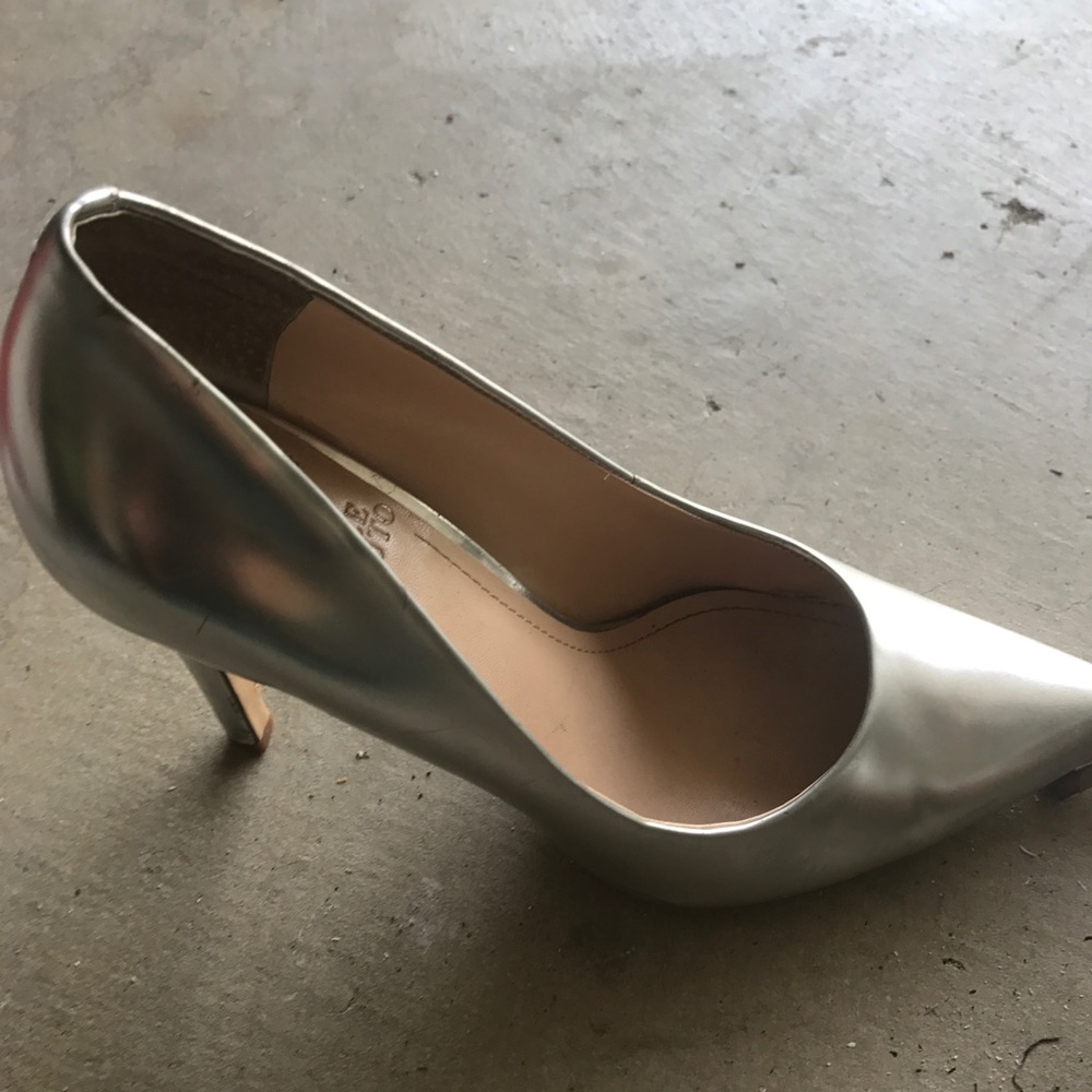 Vince Camino Silver Lame Pumps - image 3
