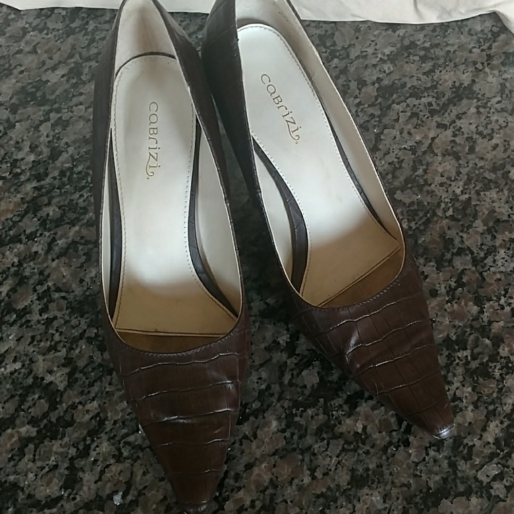 Pumps - Picture 2 of 4