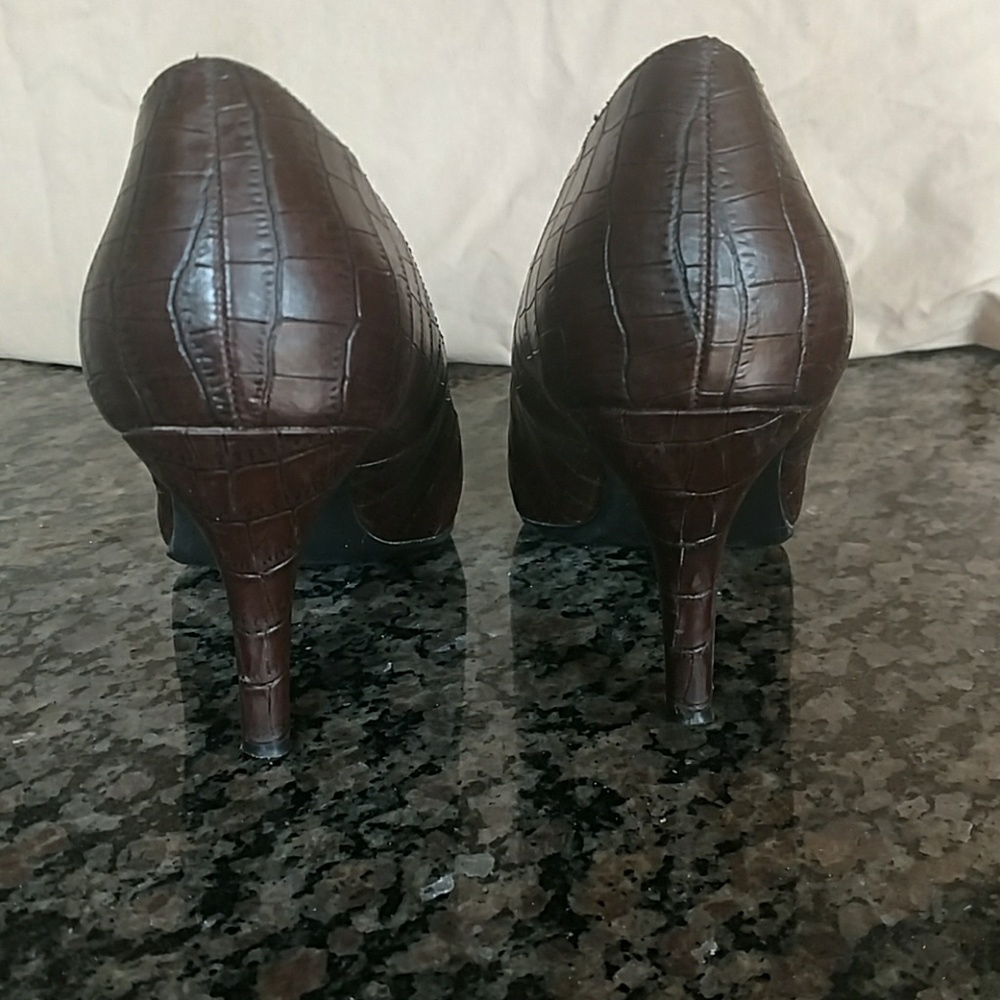 Pumps - Picture 3 of 4