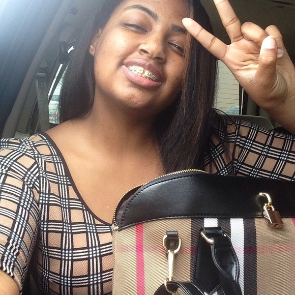 Meet your Posher, Amber - Picture 2 of 2