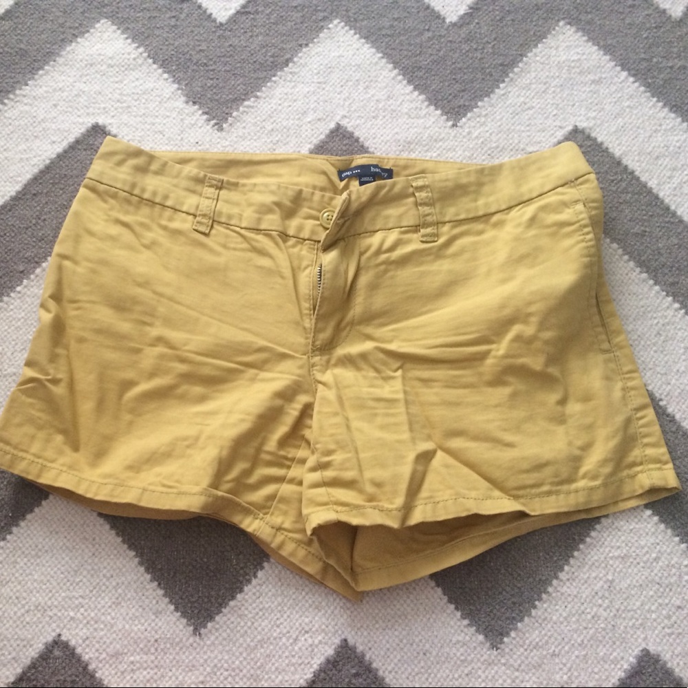 Gap Hadley shorts mustard yellow
