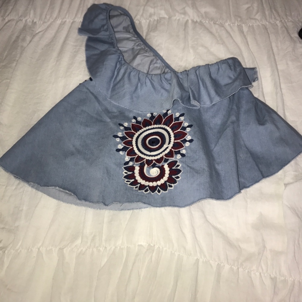 One shoulder crop top