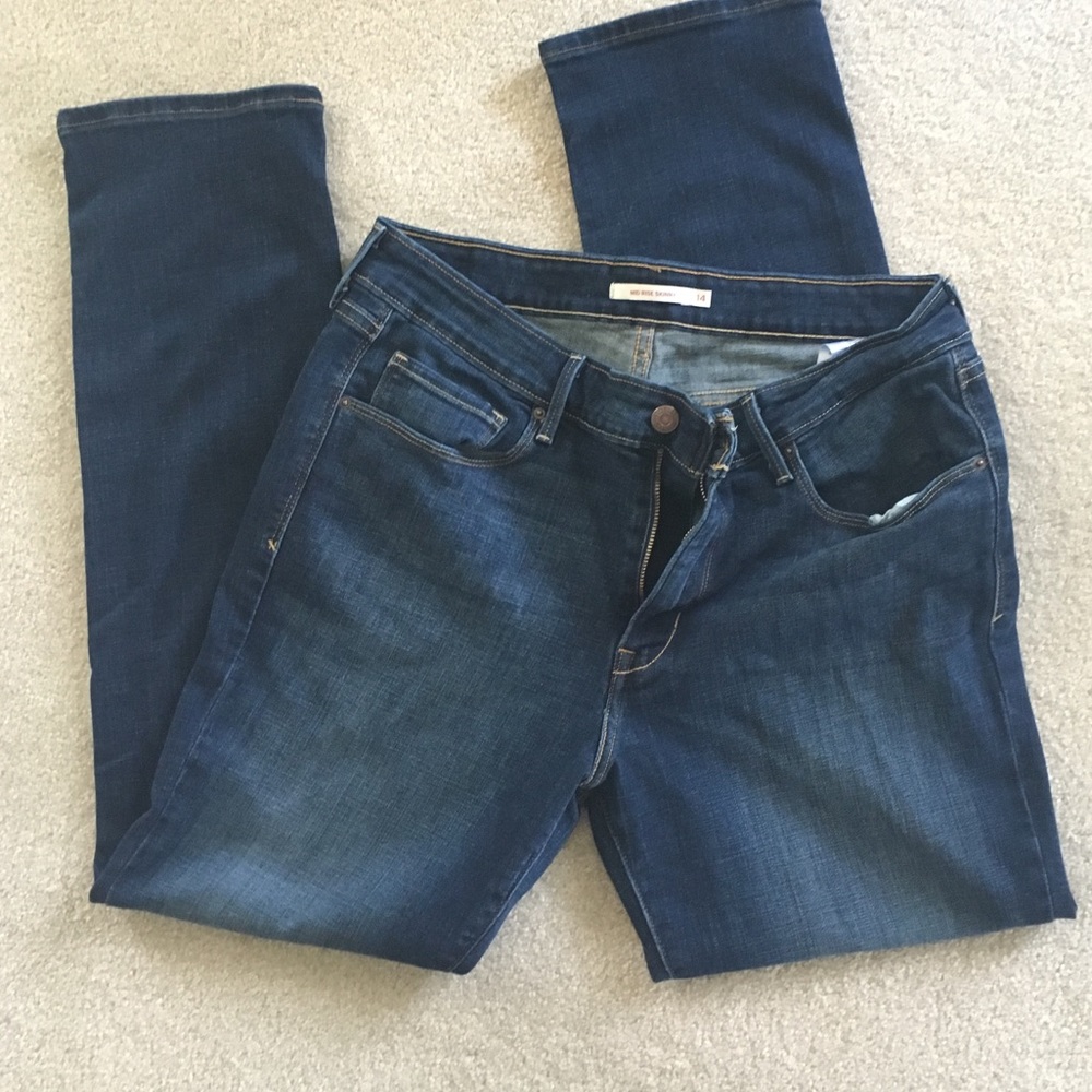 Levi's mid-ride skinny jeans