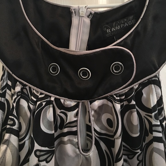 Black and White Mod Dress - Picture 2 of 3