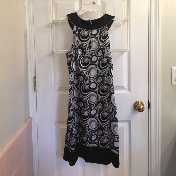 Black and White Mod Dress - Picture 3 of 3