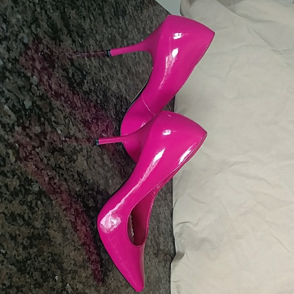 Pumps - Picture 2 of 4