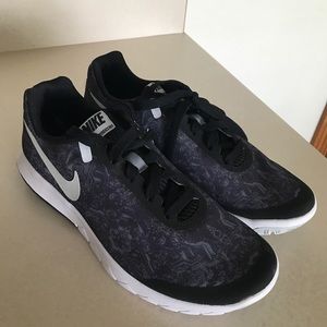 NIKE RUNNING SHOES