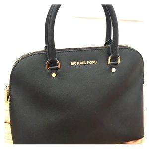 Michael Kors LargeCindy Dome Satchel Black