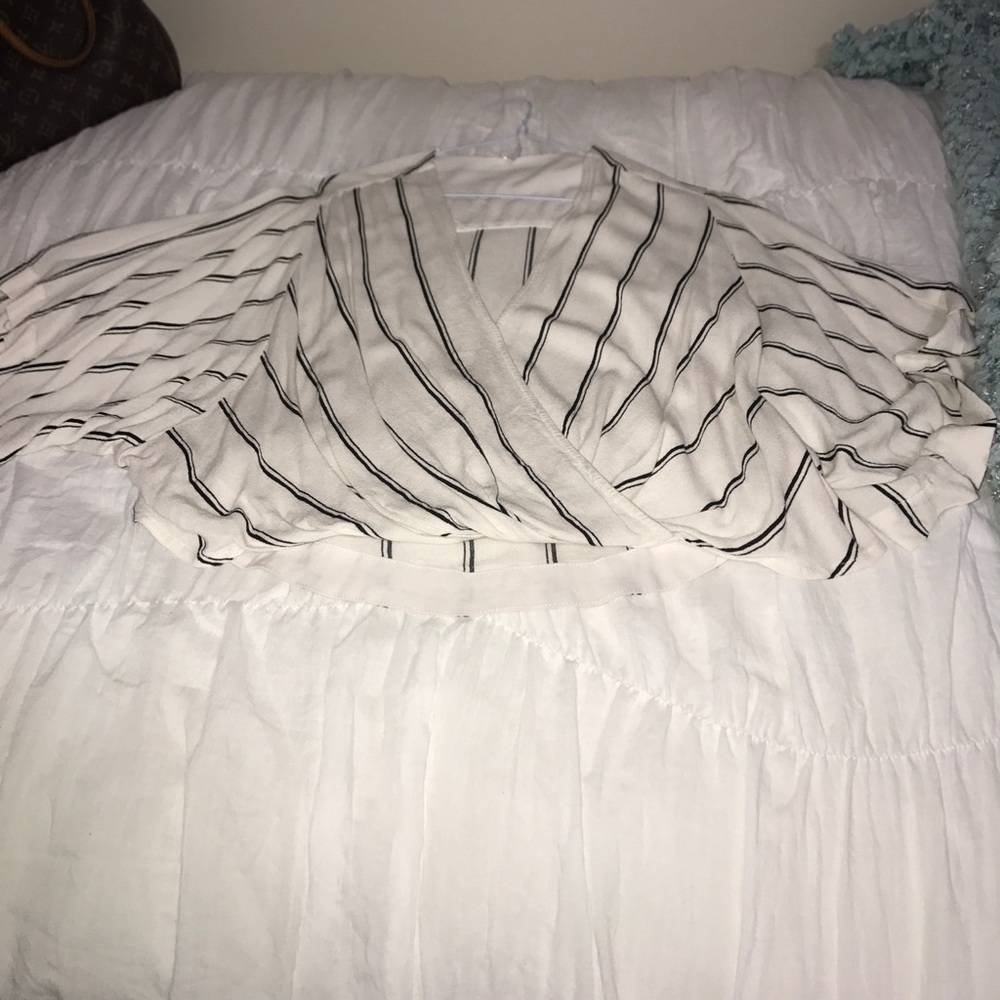 Loose-fitting vneck shirt