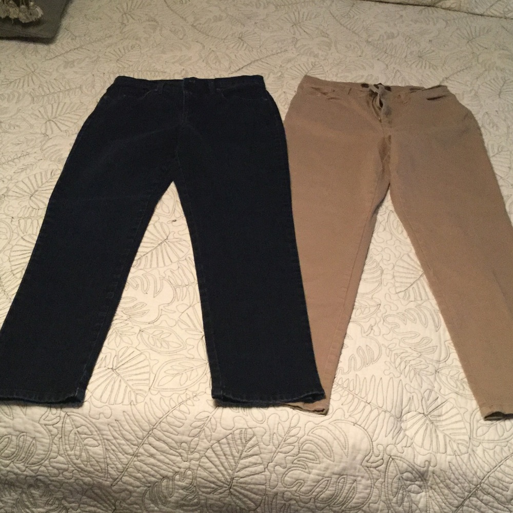 Two pair of Gloria Vanderbilt Amanda Jeans