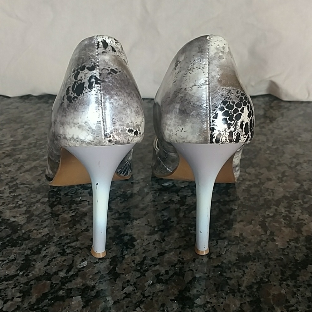 Pumps - Picture 3 of 4