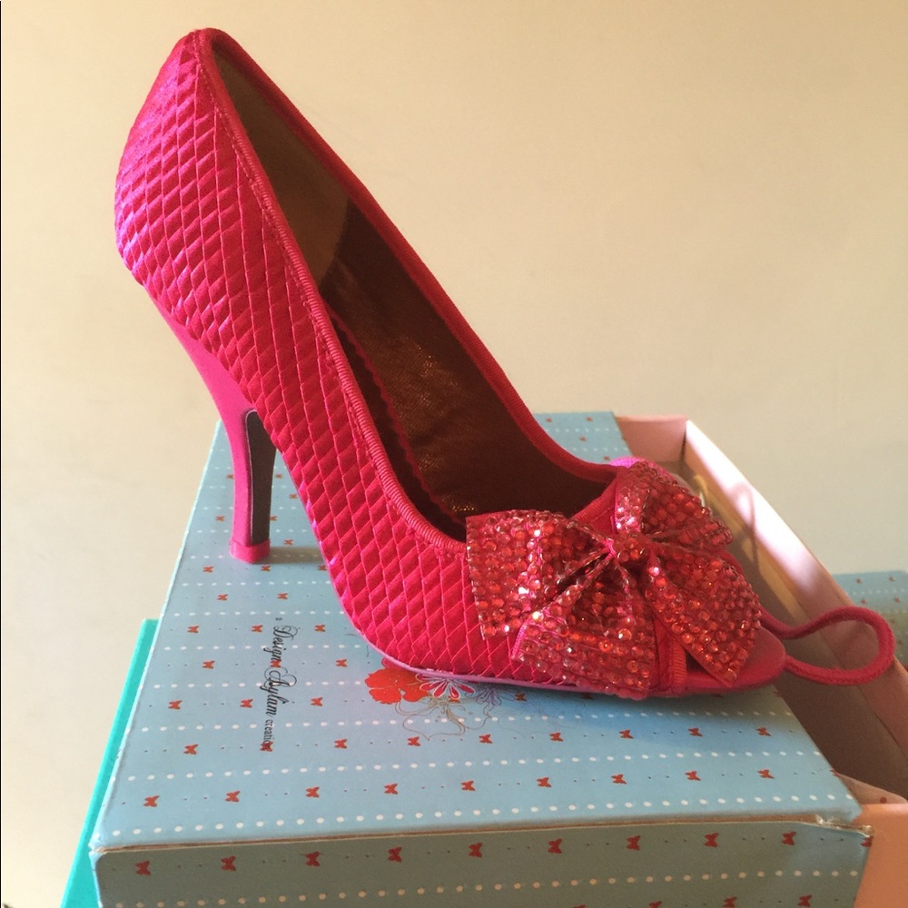 Poetic License ladies Fuschia pumps