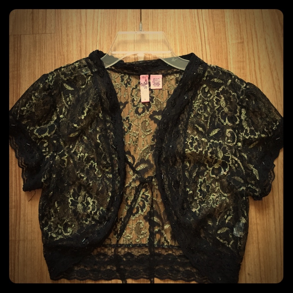 Lace embroidered cropped tie top