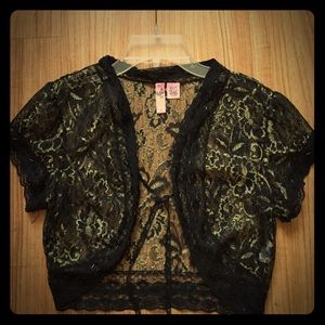 Lace embroidered cropped tie top