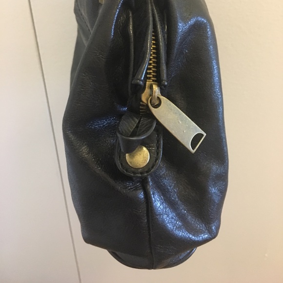 Black leather Cynthia Rowley handbag - Picture 5 of 7