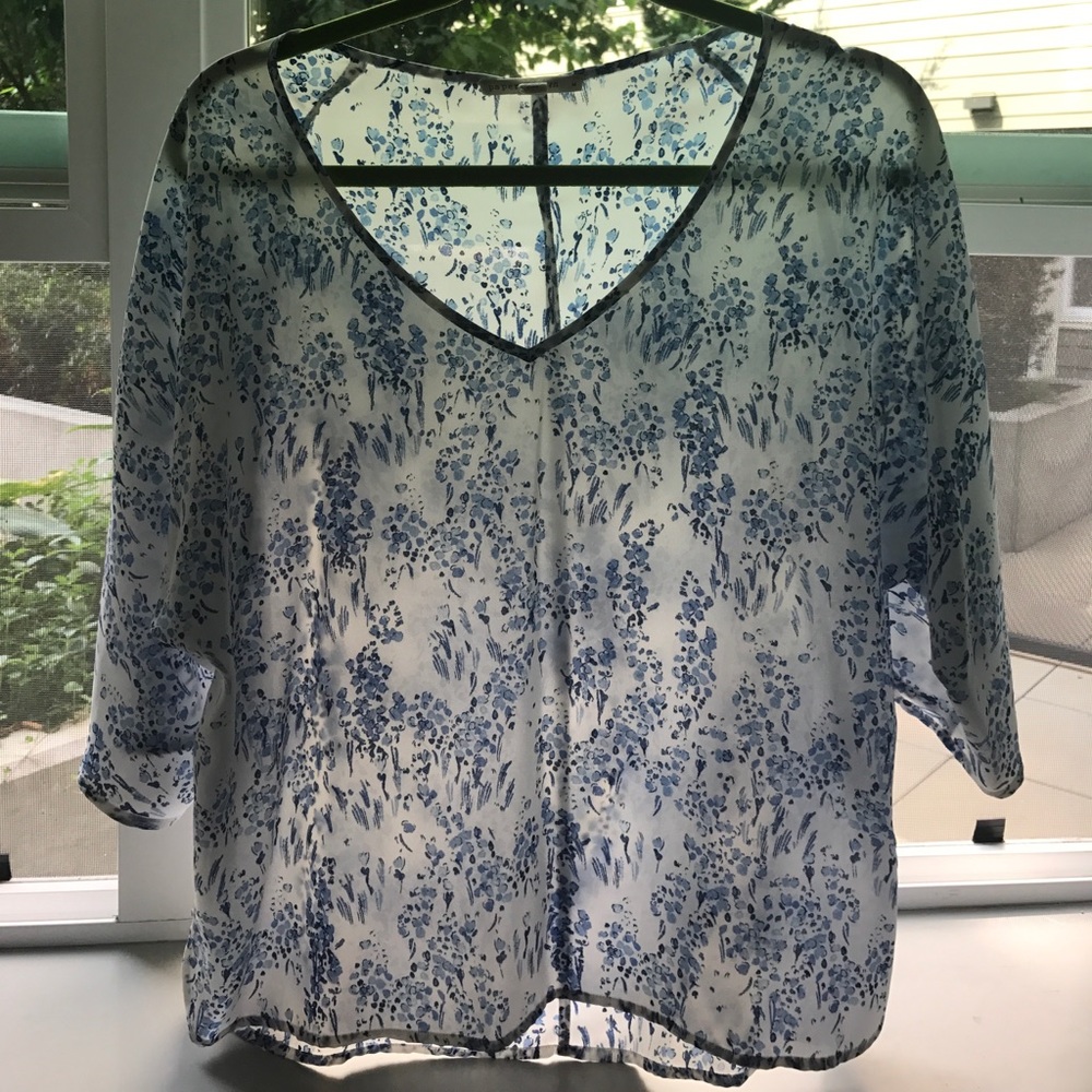 Paper crown floral blouse