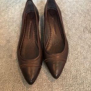 NWOT Frye Flats Sz 9
