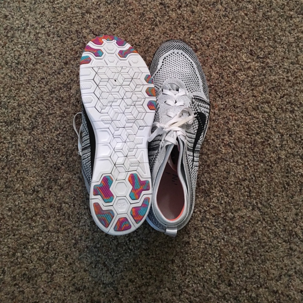 Nike flyknit shoes