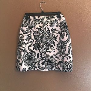 Women's black w/white floral mini skirt size 4