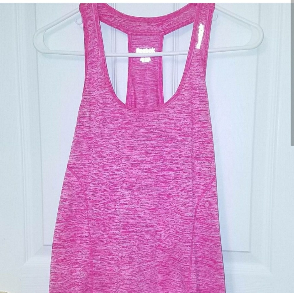 reebok spandex material workout tank!! size LARGE